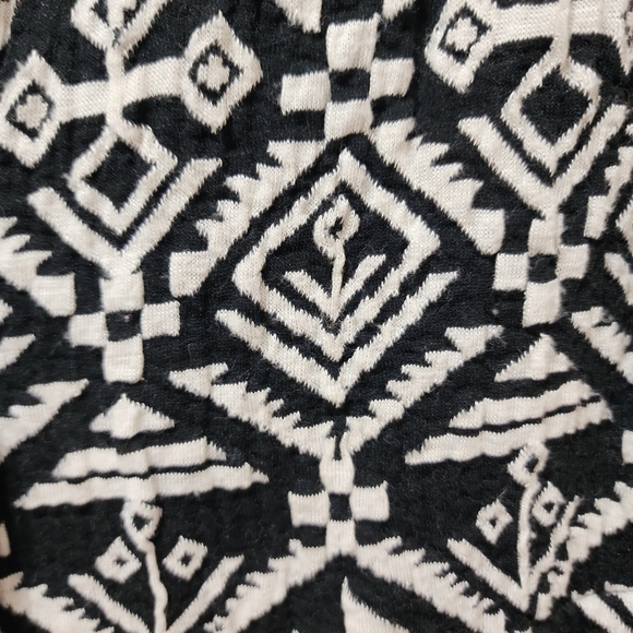 T/O long sweater Aztec southwestern native black and white design woman's large - Picture 6 of 7